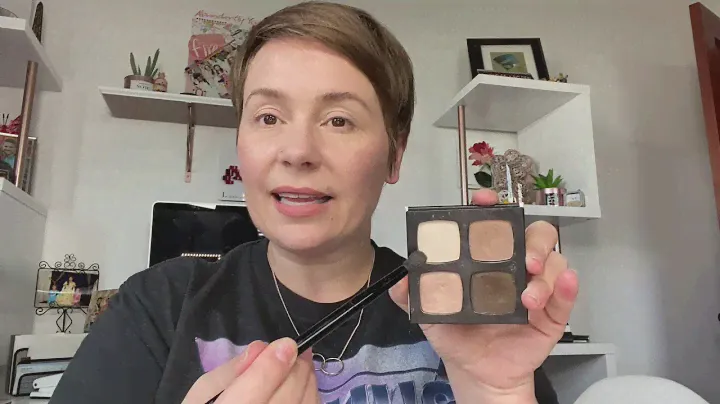 How to use a 4-Well Eyeshadow Palette