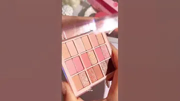 A luxurious 18-shades Dasique summer coral eyeshadow palette✨so gorgeous!!💕