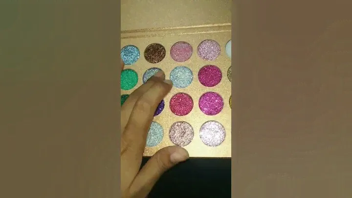 DE'LANCI😍 glitter 😍eyeshadow palette... thing's styles